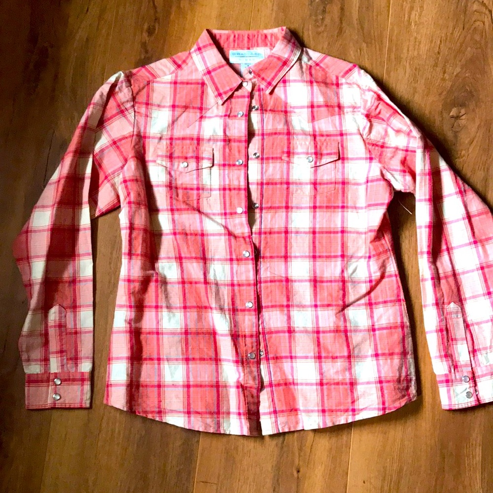 New but no tags. Wrangler women’s pearl snap shirt